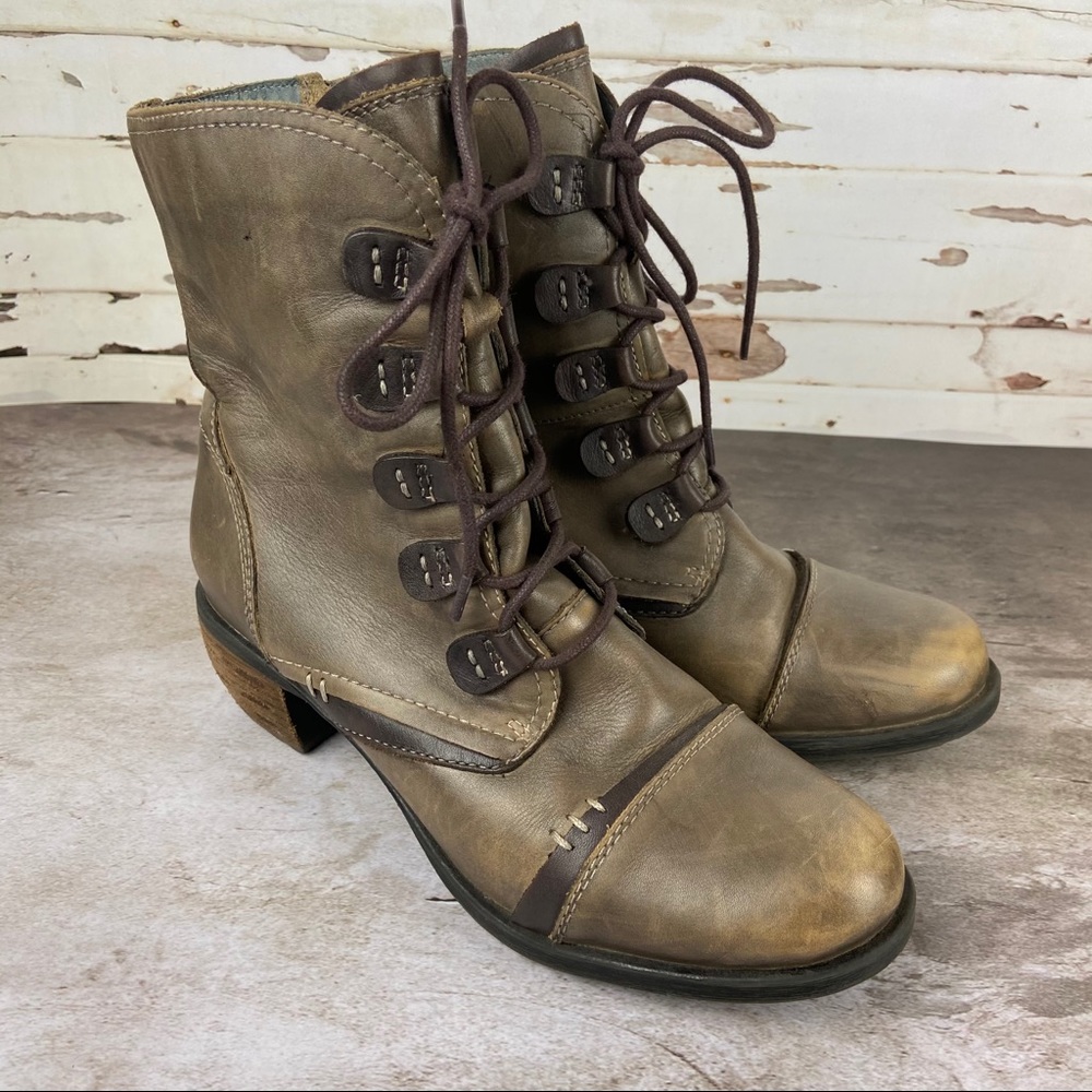 Anesha Boots